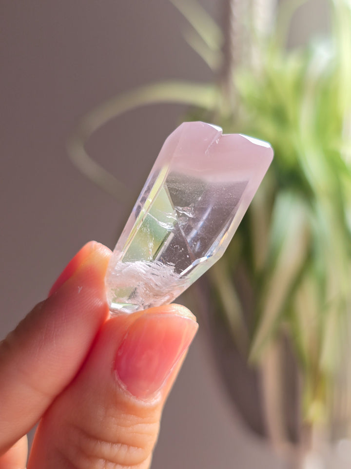 HQ Pink Lithium Quartz Point