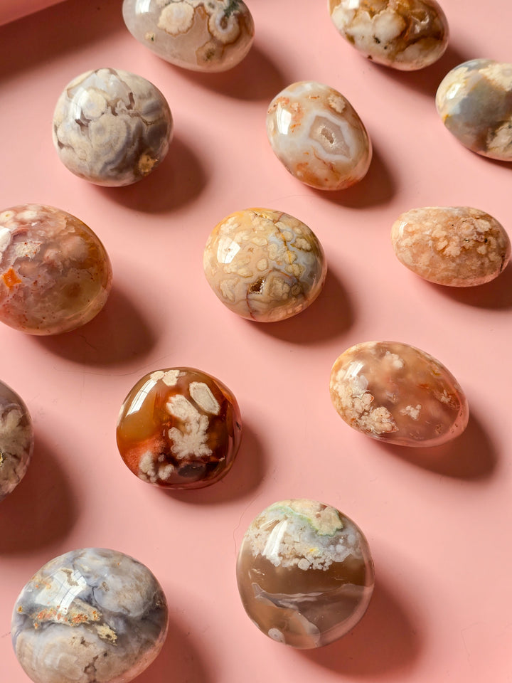 Small Flower Agate Palm Stone