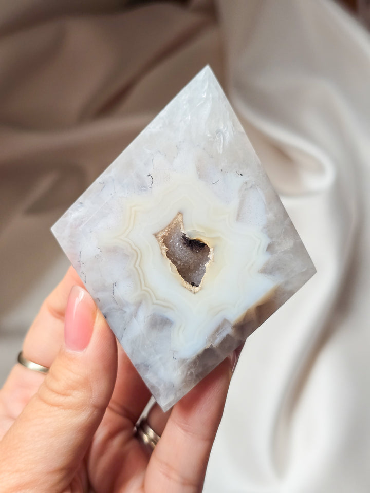 Druzy Agate Diamond on Stand D