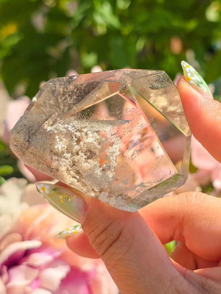 White Garden Quartz Gusher G4