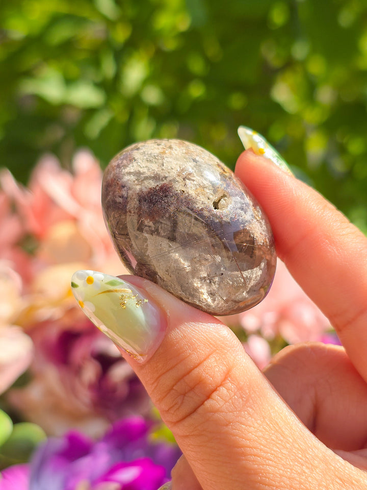 White Garden Quartz Lens With Rutile J