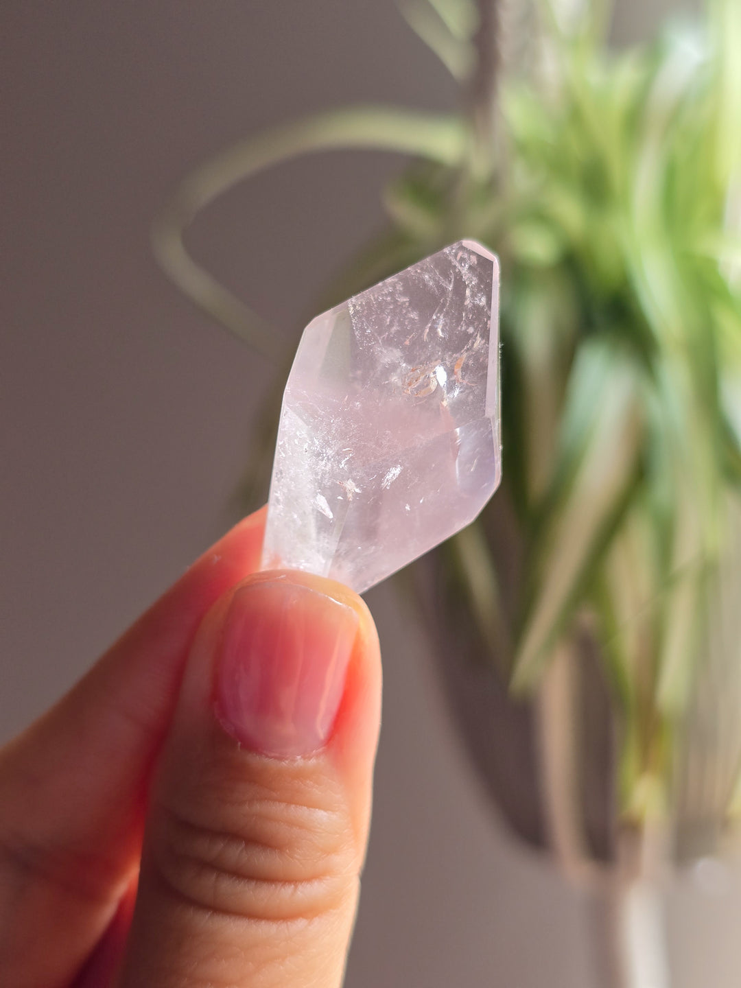HQ Pink Lithium Quartz Point