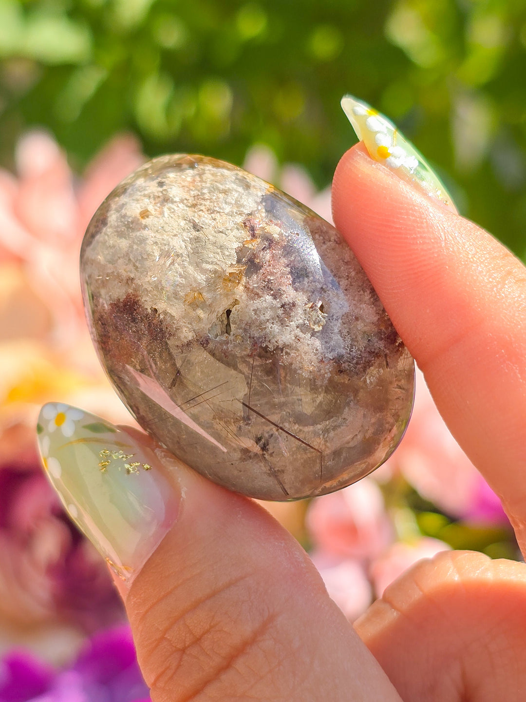 White Garden Quartz Lens With Rutile J