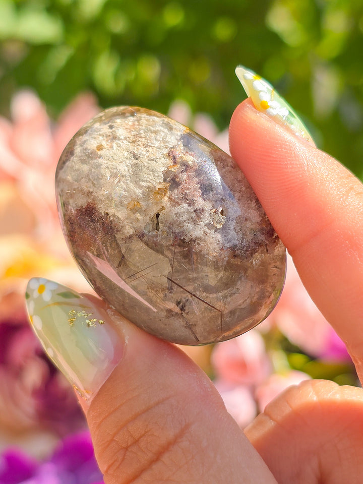 White Garden Quartz Lens With Rutile J