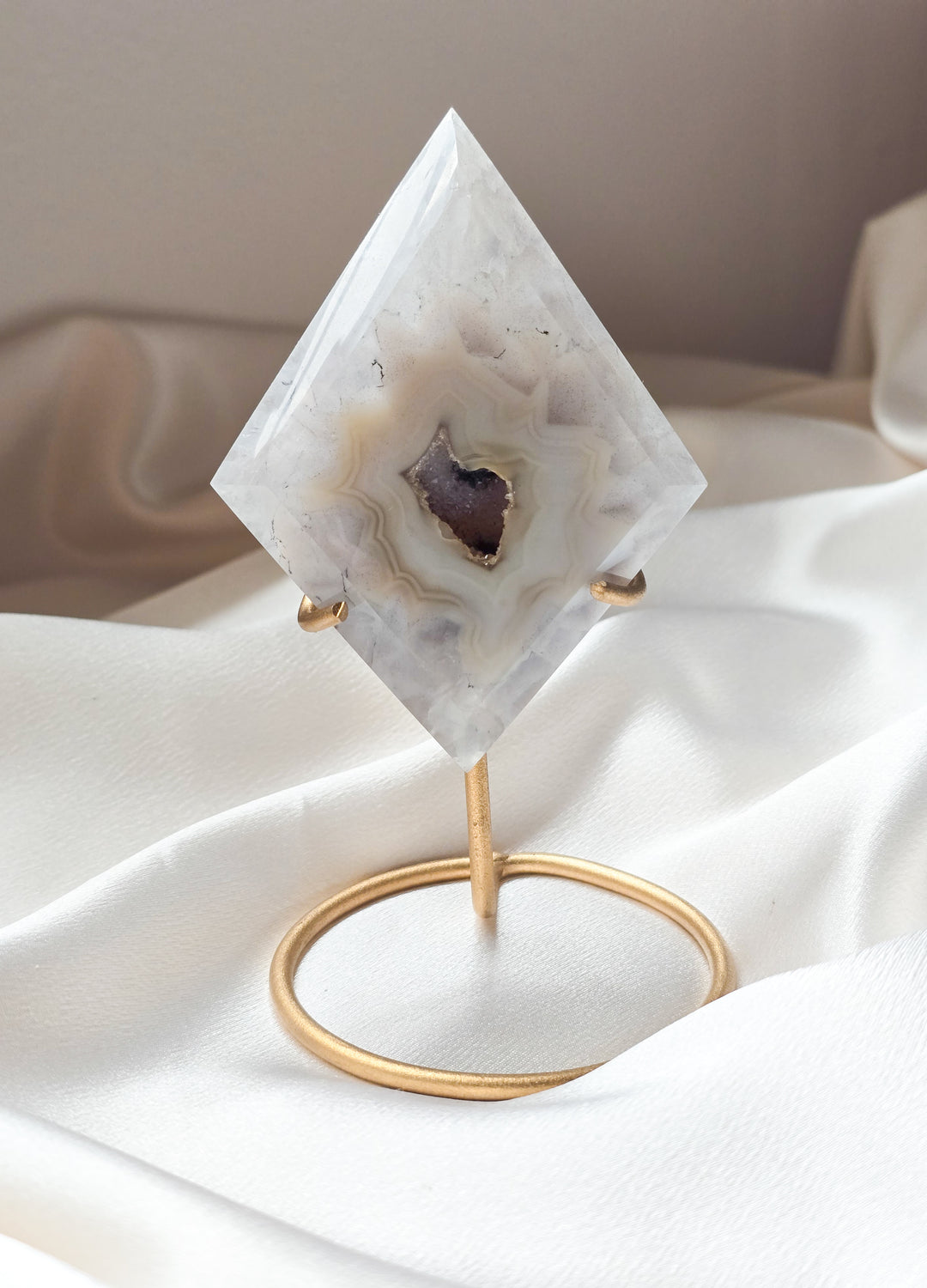 Druzy Agate Diamond on Stand D