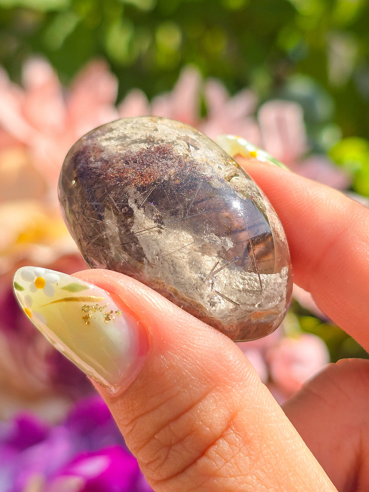 White Garden Quartz Lens With Rutile J