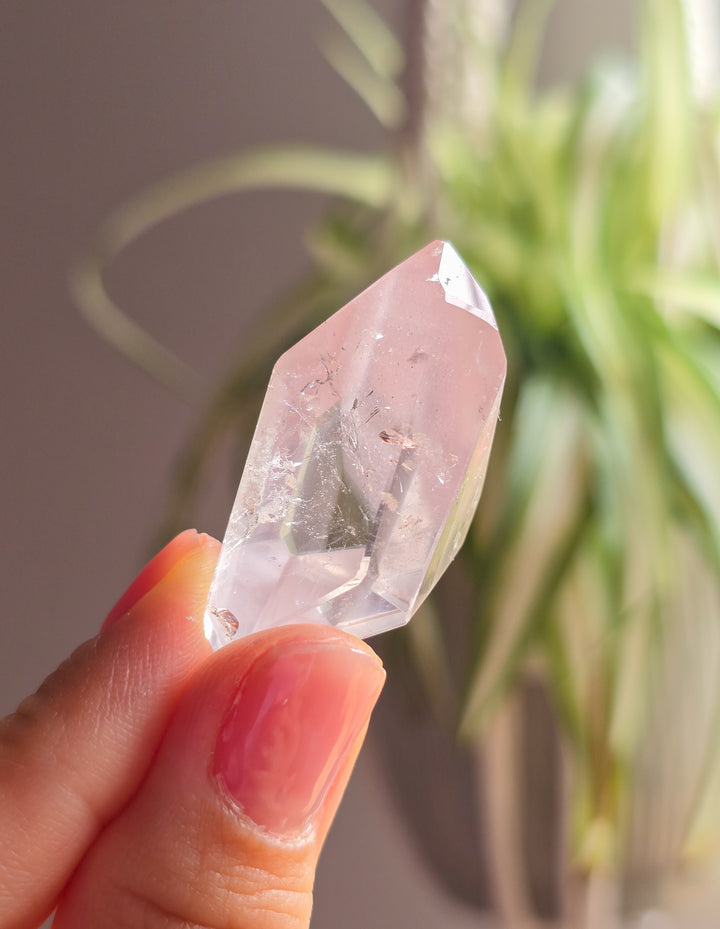 HQ Pink Lithium Quartz Point