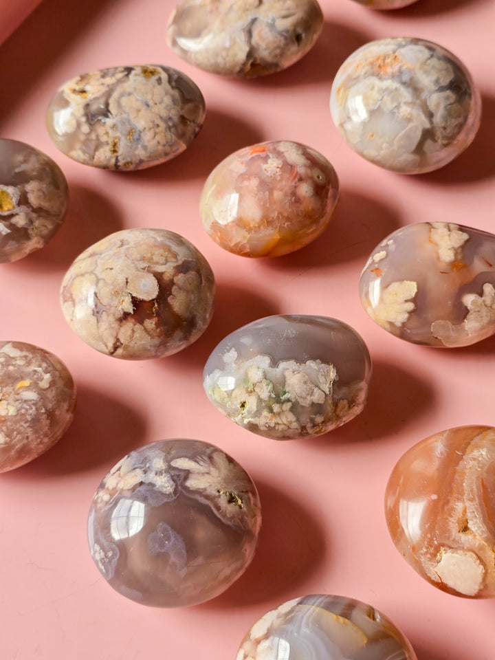 Small Flower Agate Palm Stone
