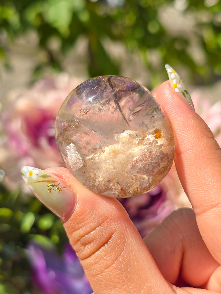 White Garden Quartz Lens With Rutile G
